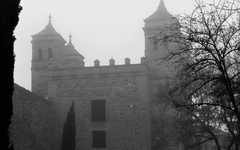 Niebla sobre la Puerta del Cambron.